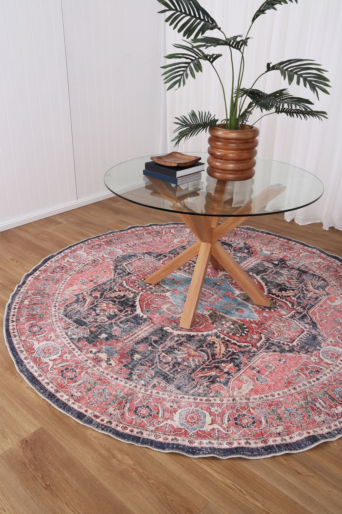 Distressed Vintage Kendra Round Rug