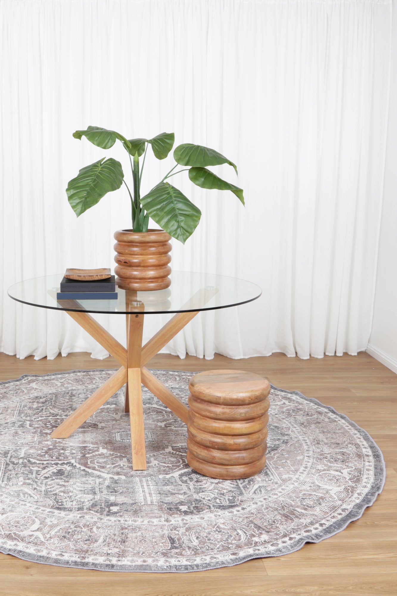 Distressed Vintage Kendra Ash Round Rug under Table