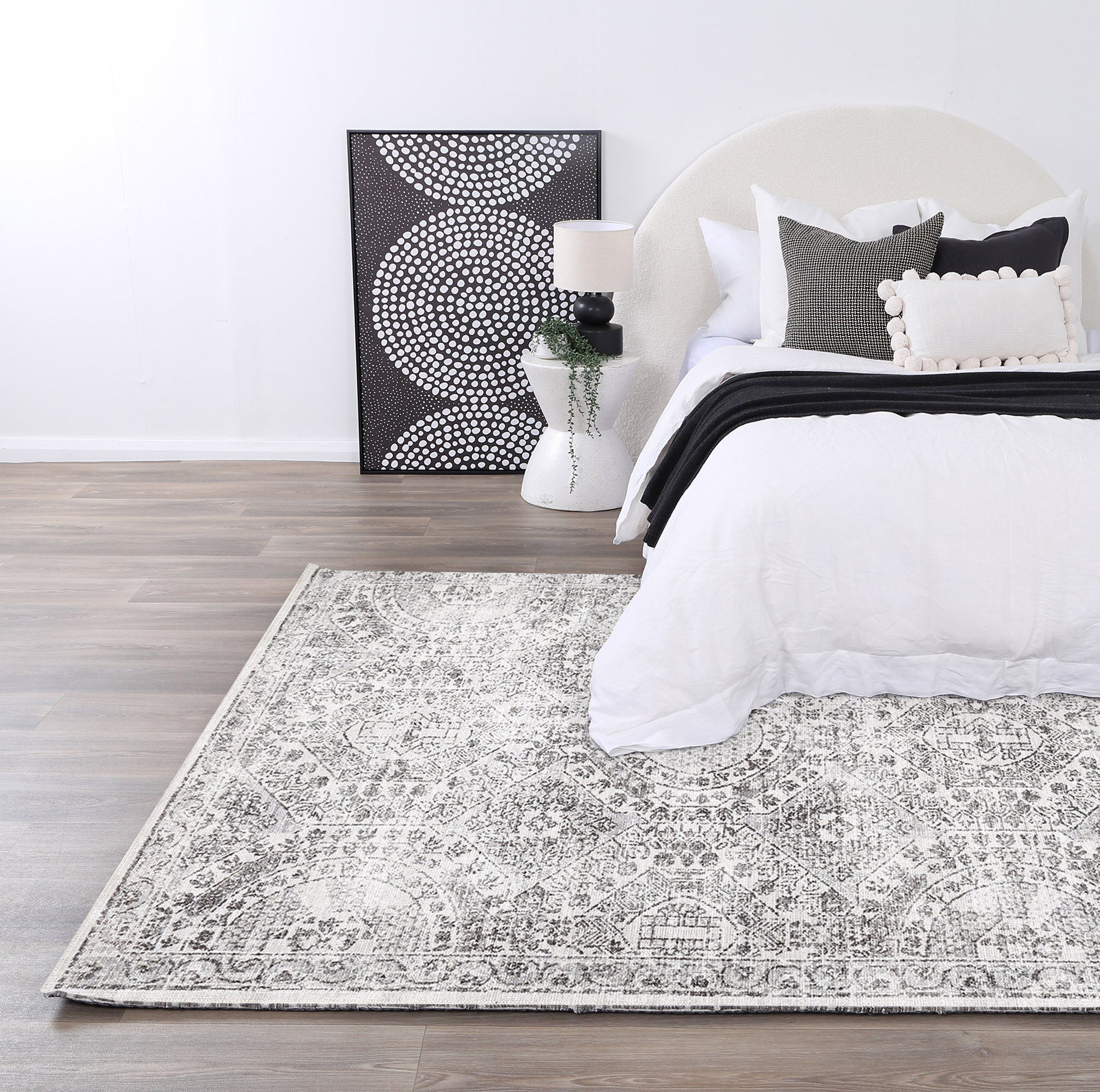 Versailles Winter Gray Rug in bedroom