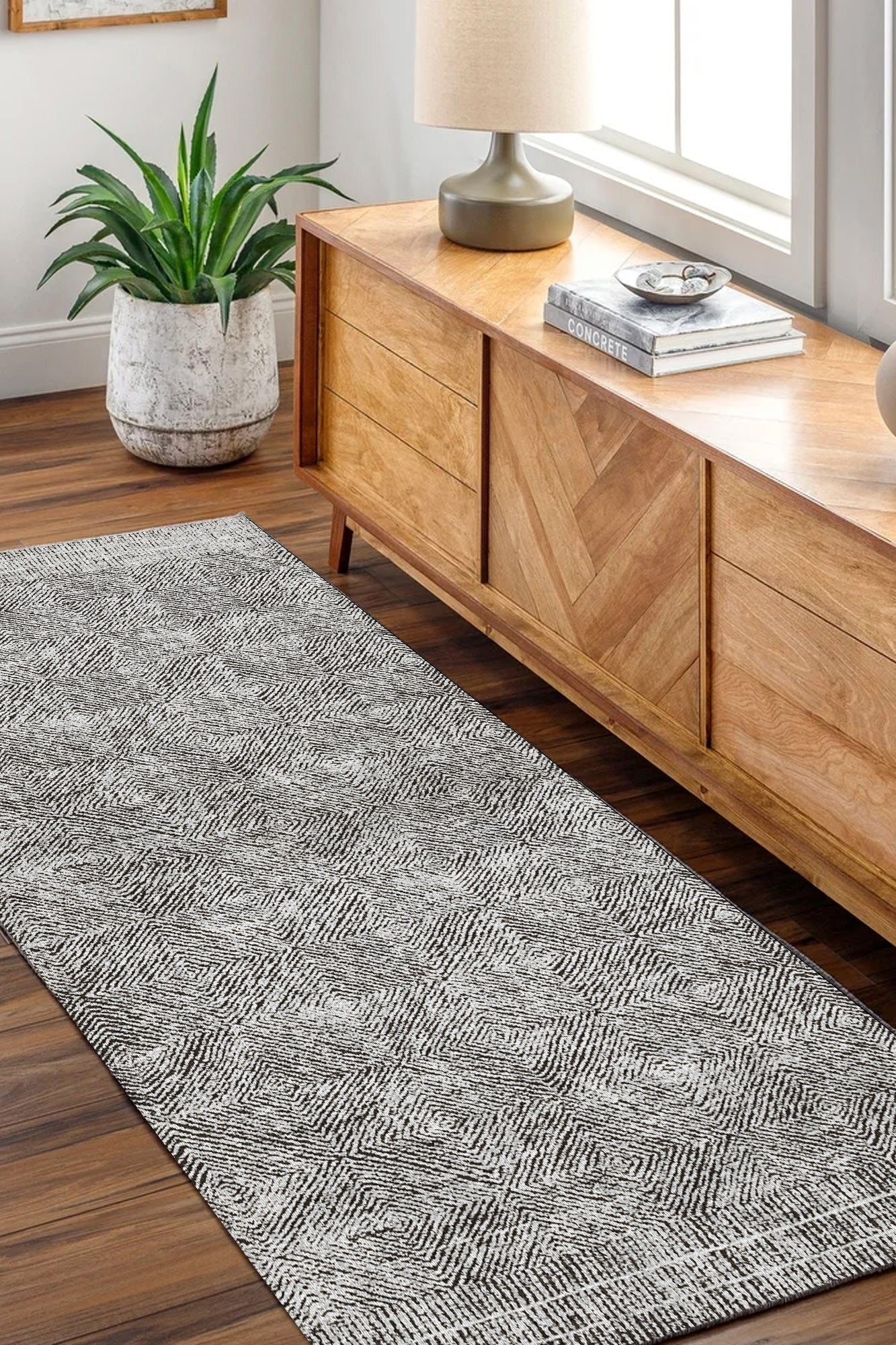 Contemporary Lauro Grey Runner main